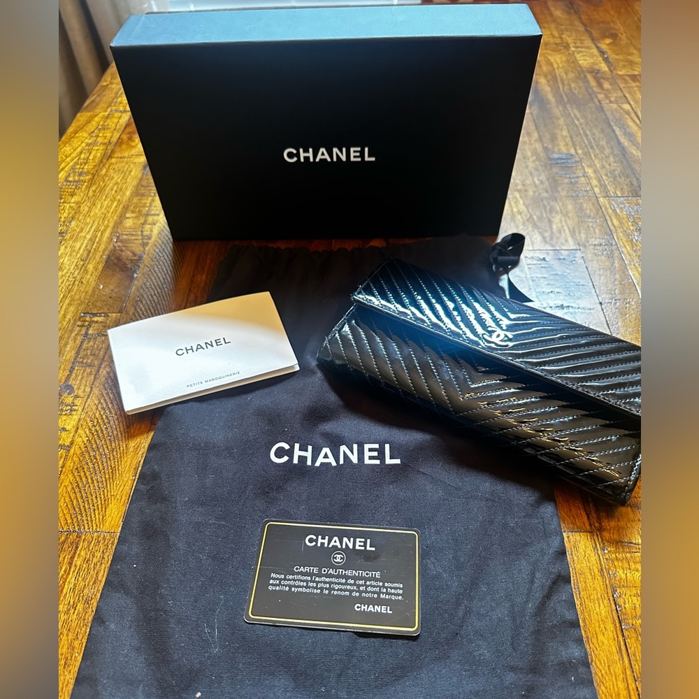AUTHENTIC BLACK CHANEL PATENT CHEVRON QUILTED WALLET LARGE SIZE